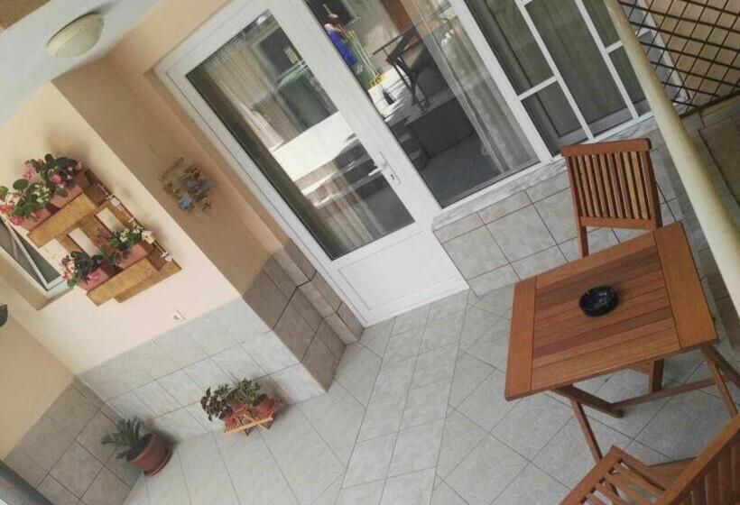اتاق لوکس, Guest House Ofilovi
