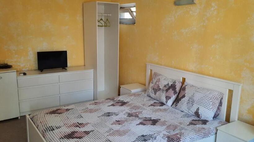 اتاق لوکس, Guest House Ofilovi