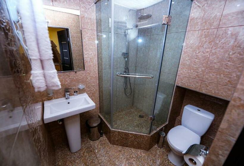 سوییت جونیور, Skyline Hotel Yerevan