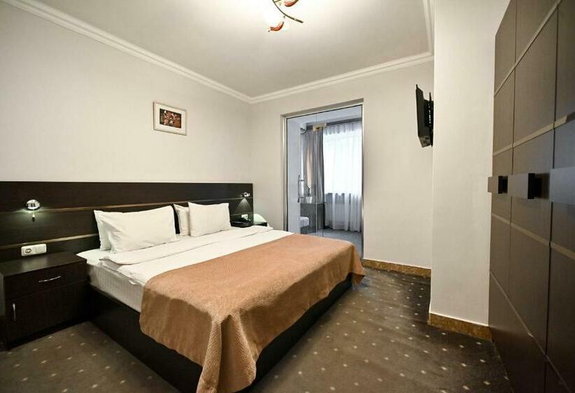 سوییت جونیور, Skyline Hotel Yerevan