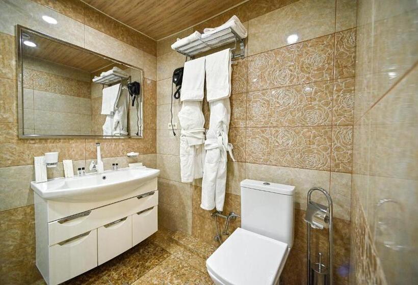 سوییت سوپریور, Skyline Hotel Yerevan