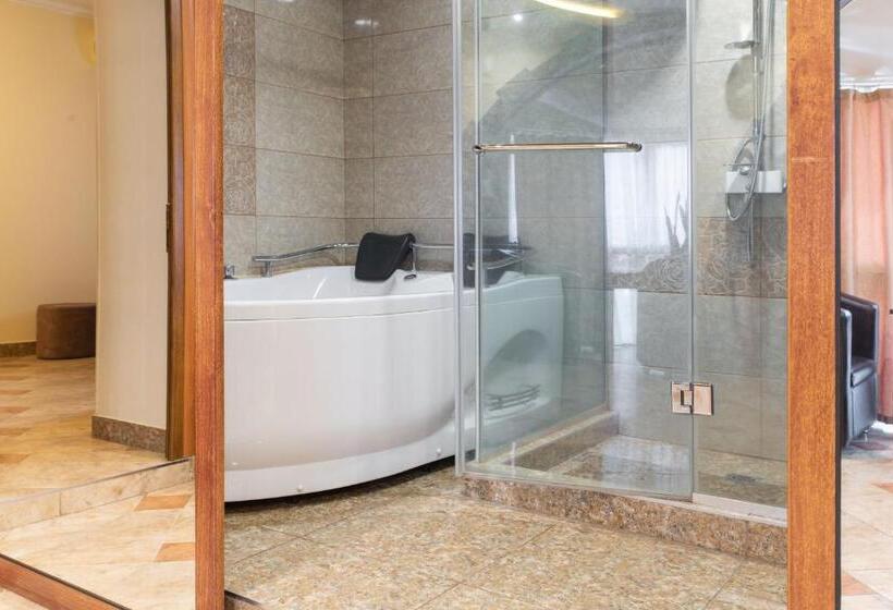 سوییت سوپریور, Skyline Hotel Yerevan