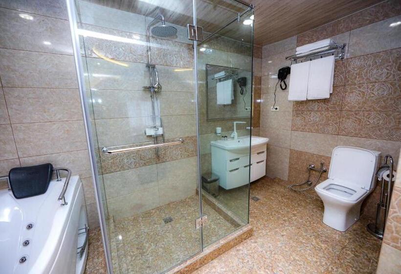 سوییت سوپریور, Skyline Hotel Yerevan