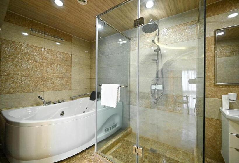 سوییت سوپریور, Skyline Hotel Yerevan