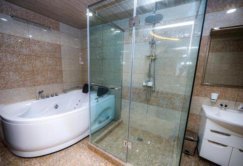 سوییت سوپریور, Skyline Hotel Yerevan
