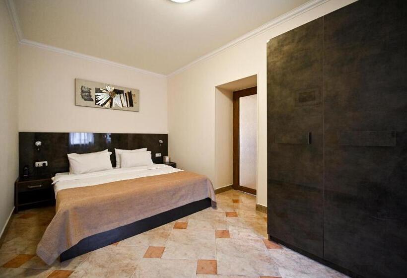 سوییت سوپریور, Skyline Hotel Yerevan