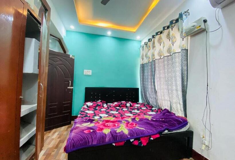 اتاق کلاسیک سه تخته, Flagship Prayag Villa
