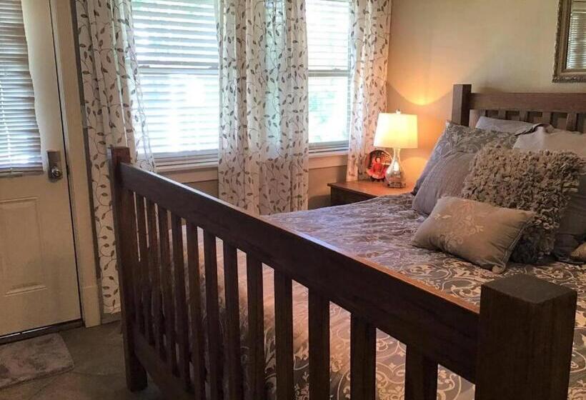 Номер Стандарт, Plain & Fancy Bed & Breakfast