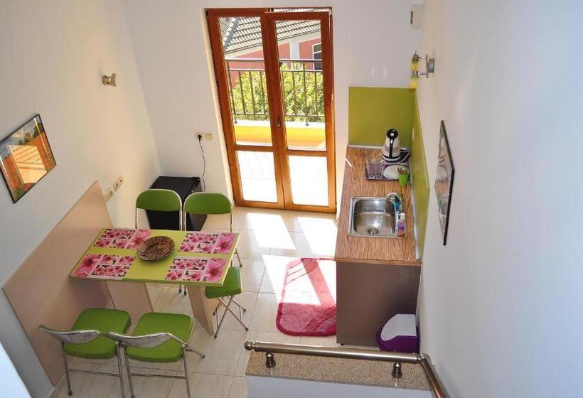اتاق پریمیوم چهارنفره, Family Hotel Daf