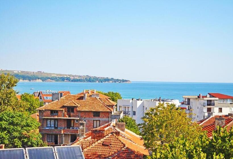 استودیوی استاندارد با چشم‌انداز دریا, Family Hotel Daf