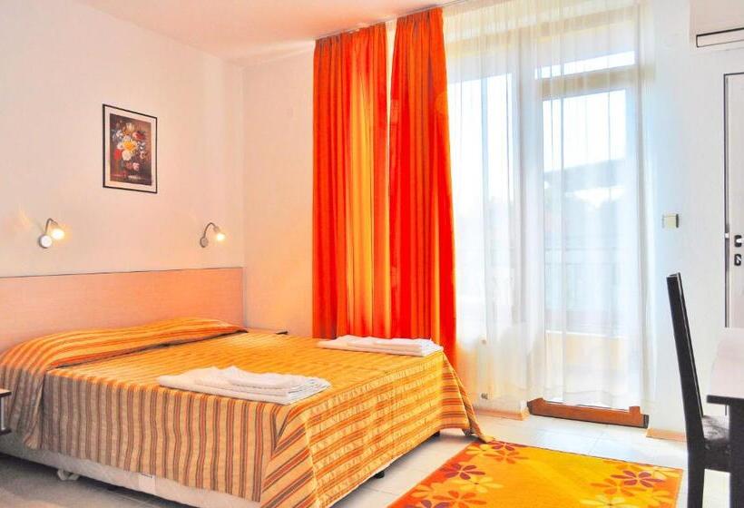 اتاق استاندارد با بالکن, Family Hotel Daf