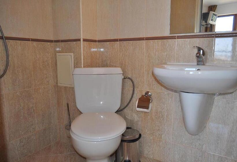 اتاق پریمیوم چهارنفره, Family Hotel Daf