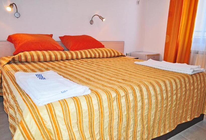 غرفة قياسية, Family Hotel Daf