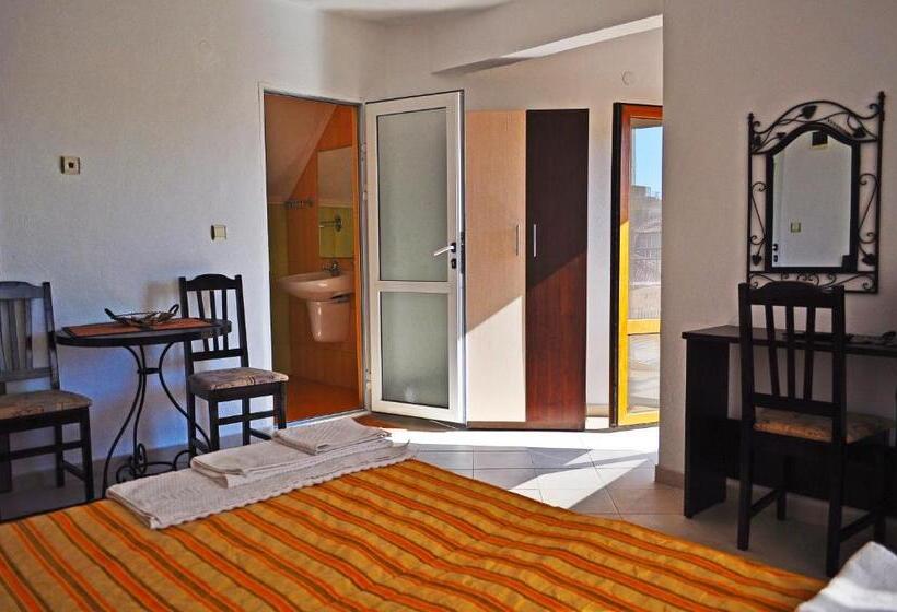 استودیوی استاندارد با چشم‌انداز دریا, Family Hotel Daf