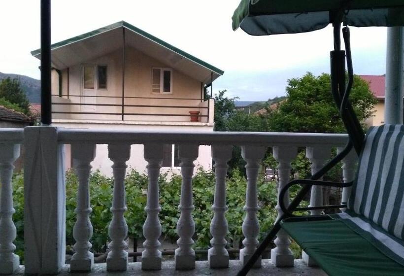 اتاق خانوادگی, Guest House Gelit