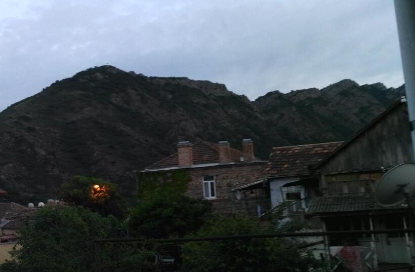 اتاق خانوادگی, Guest House Gelit