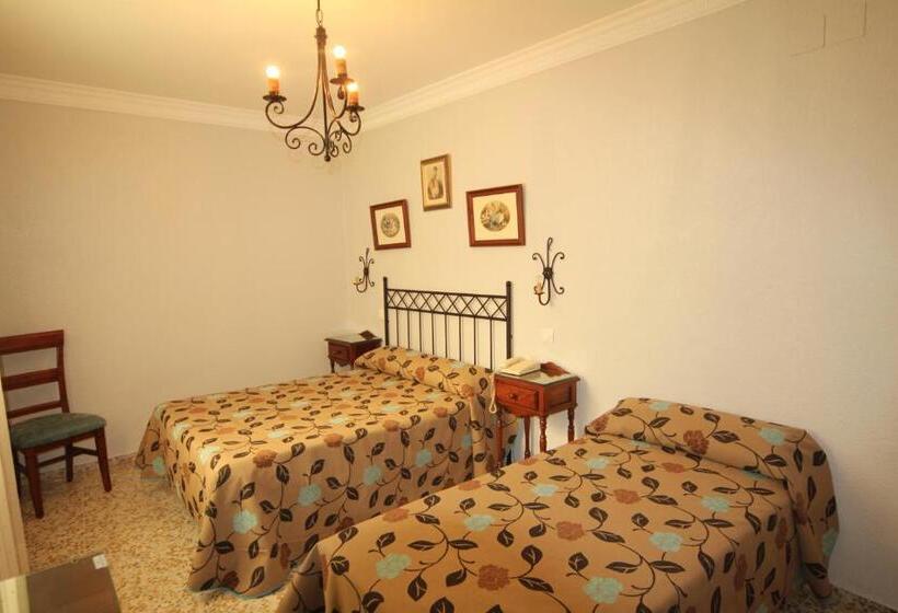 اتاق استاندارد سه نفره, Hostal Roma