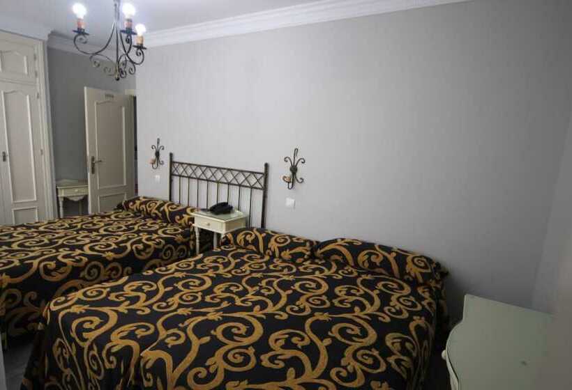 اتاق استاندارد سه نفره, Hostal Roma