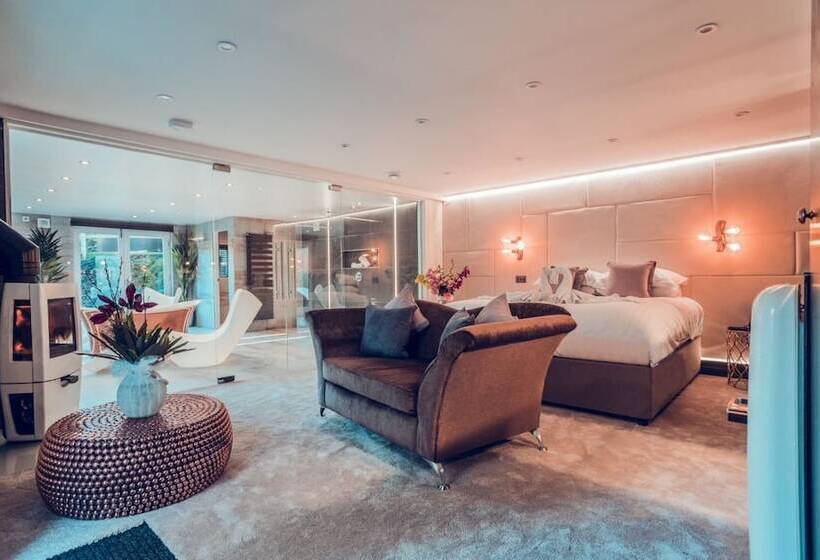 سوییت لوکس, Aphrodites Group