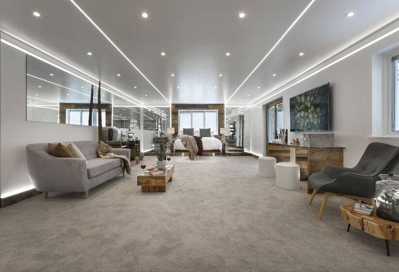 اتاق سوپریور, Aphrodites Group