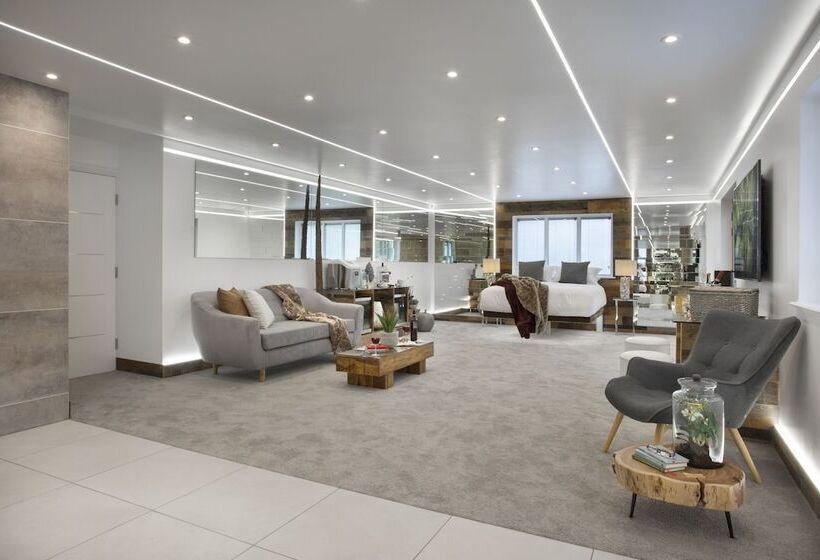 اتاق سوپریور, Aphrodites Group