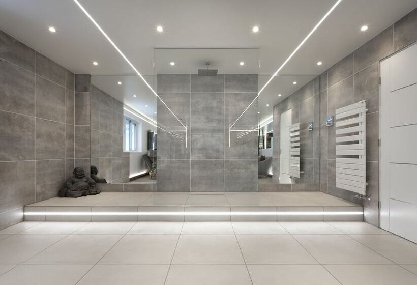 اتاق سوپریور, Aphrodites Group