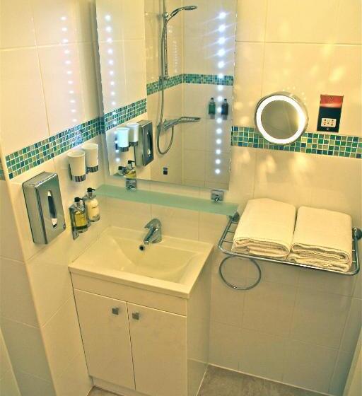 Студия Стандарт, Crompton Guest House