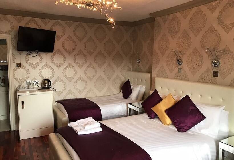 חדר משפחתי, Crompton Guest House