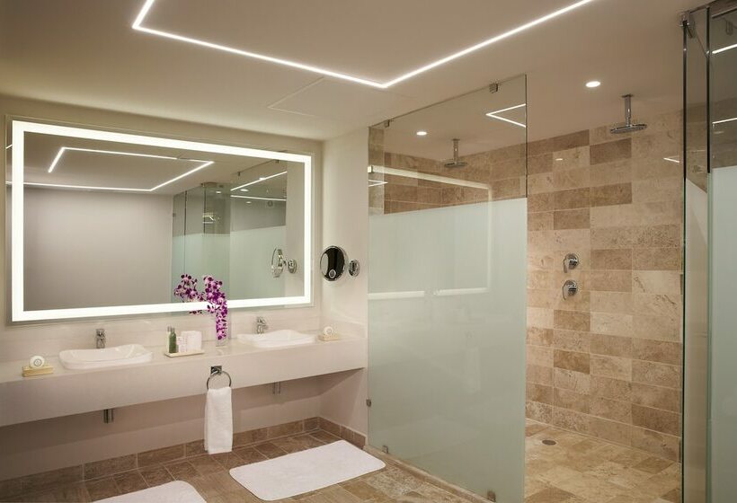 سوئیت کلاب, Dreams Sapphire Resort & Spa