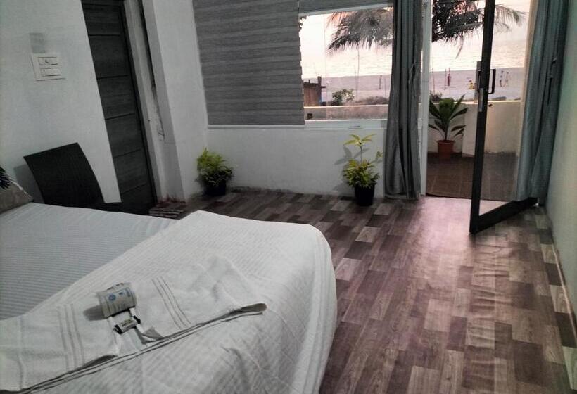 اتاق لوکس, Funky Art Beach House