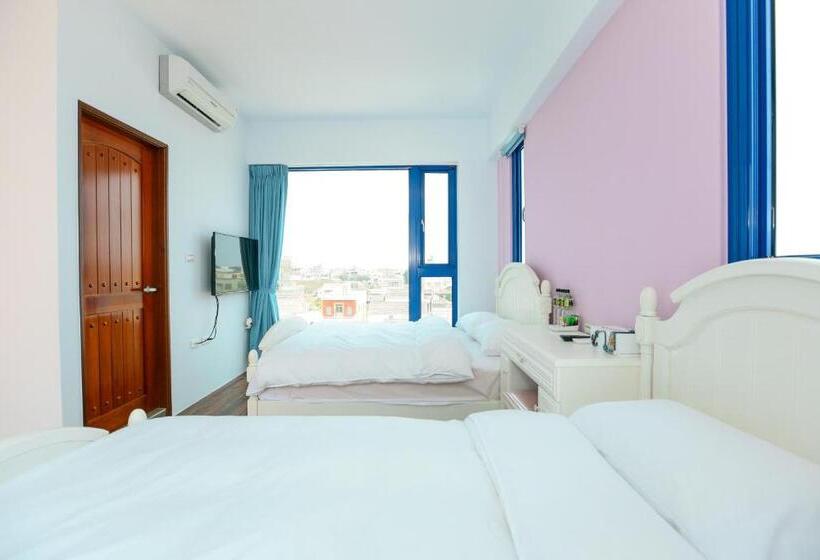 Triple Room Sea View, Travel Light House