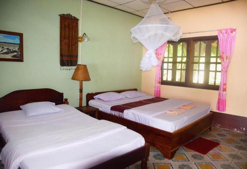 اتاق استاندارد سه نفره, Anouxa Riverview Guesthouse