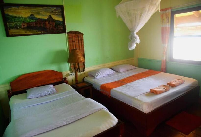 اتاق استاندارد سه نفره, Anouxa Riverview Guesthouse
