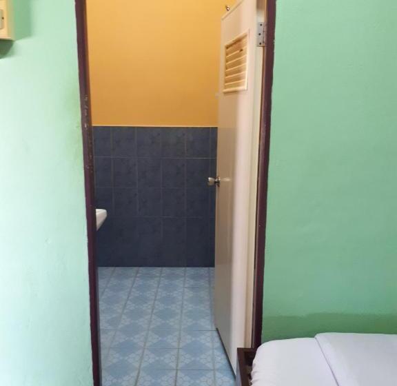 اتاق استاندارد سه نفره, Anouxa Riverview Guesthouse