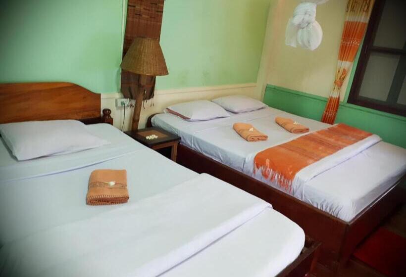اتاق استاندارد سه نفره, Anouxa Riverview Guesthouse