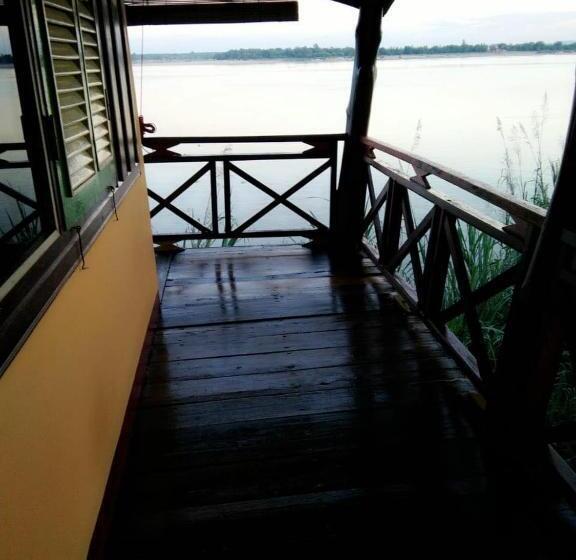 اتاق استاندارد سه نفره, Anouxa Riverview Guesthouse