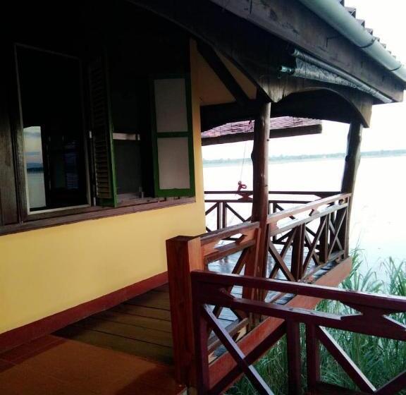 اتاق استاندارد سه نفره, Anouxa Riverview Guesthouse
