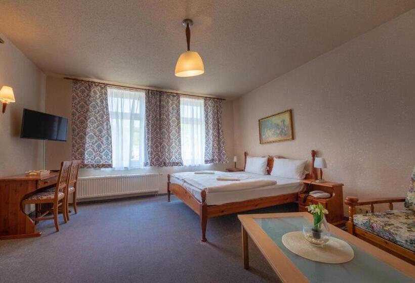 Номер Стандарт Трехместный, Haus Schlematal Hotel Und Restaurant