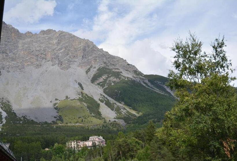 اتاق استاندارد با چشم‌انداز کوهستان, Albergo Alpina