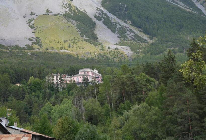 اتاق خانوادگی با چشم‌انداز کوه, Albergo Alpina