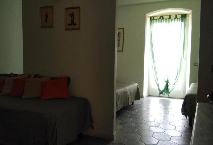 إستوديو قياسى مطل على البحر, Sole Terra Mare