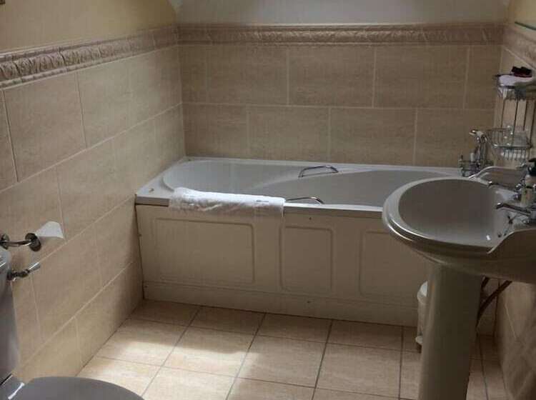 Трехместный Номер Superior, Cashen Course House