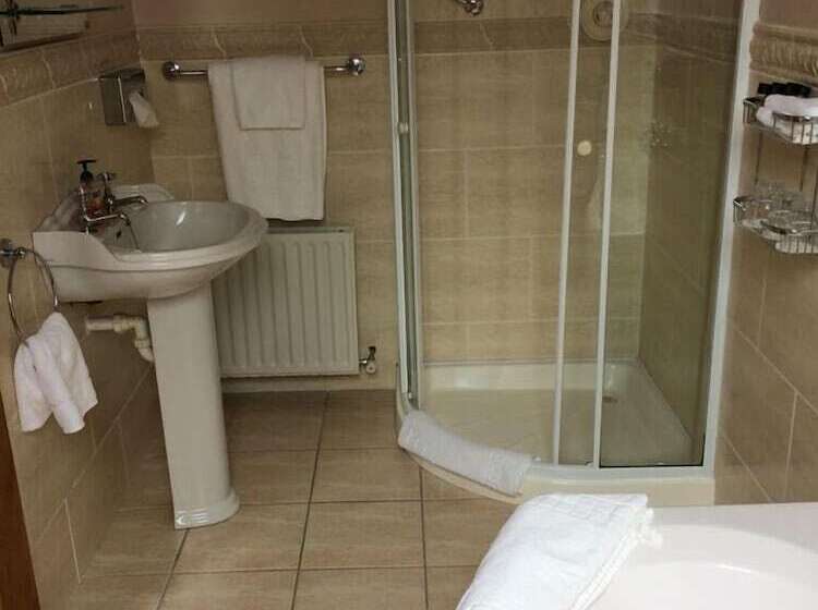 Номер Стандарт, Cashen Course House