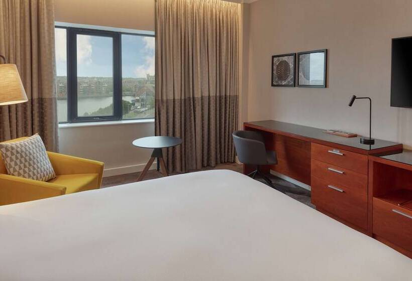 Номер Deluxe, Hilton Belfast