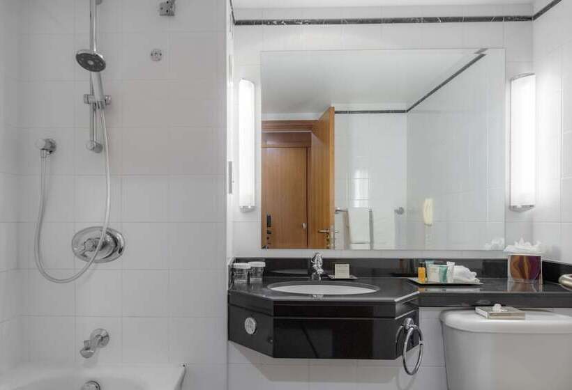 Семейный Номер, Hilton Belfast