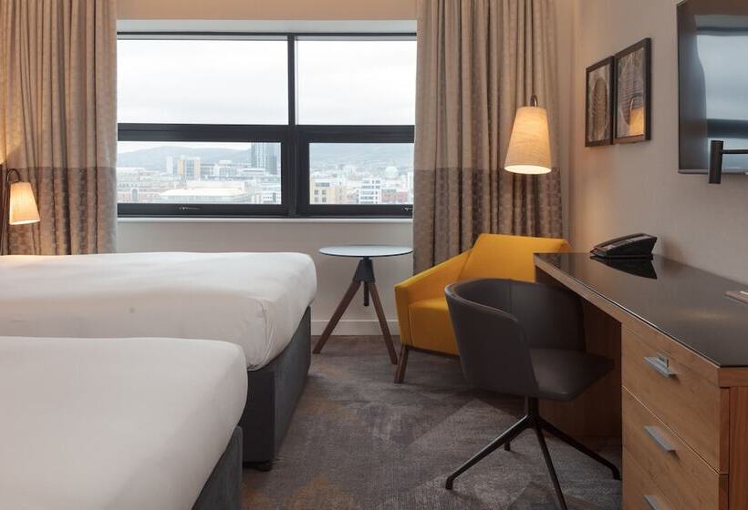 Номер Стандарт 2 Двуспальные Кровати, Hilton Belfast