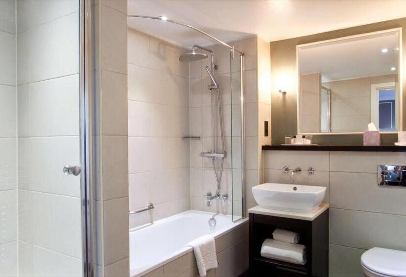 Номер Superior, London Chigwell Prince Regent Hotel, Bw Signature Collection