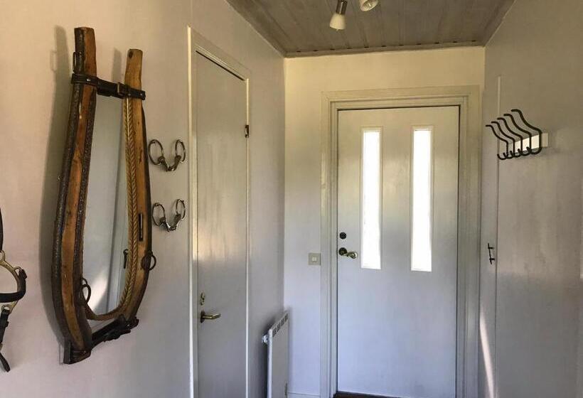 Дом 3 Спальни, Tuvagård B&b Vindhästar