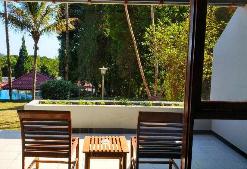 Номер Стандарт с Балконом, Grand Whiz Hotel Bromo