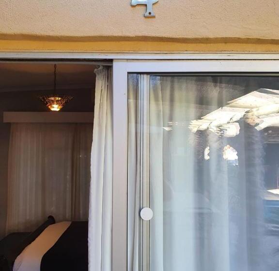Номер Стандарт, Elephant Rock Inn